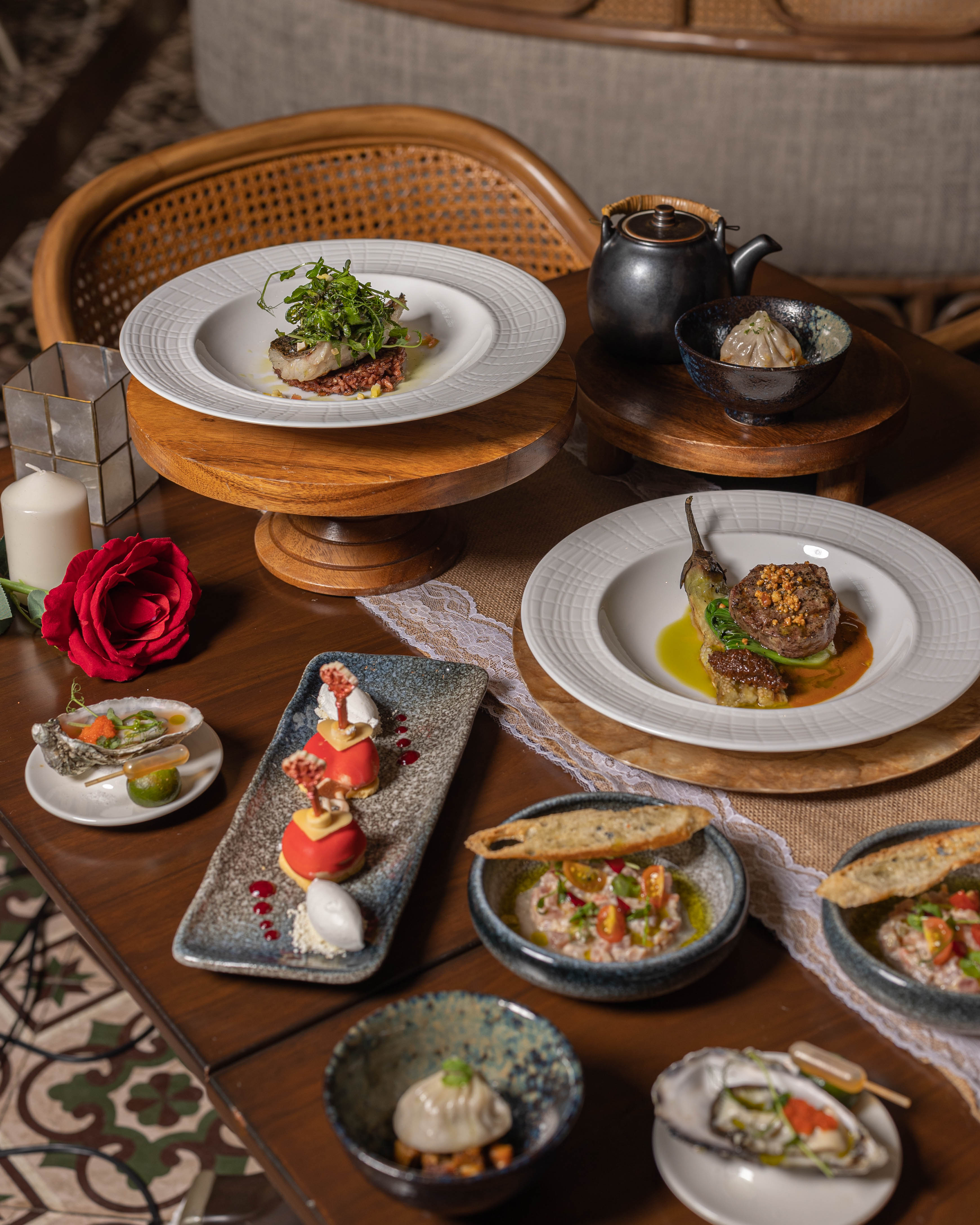 Guests may choose between two seatings, with the first from 5:30 PM to 7:30 PM and the second from 8:30 PM to 10:30 PM. Subtle music plays through the evening as a complement to the meal, creating a setting where flavor, pacing, and companionship shape how the night is experienced.