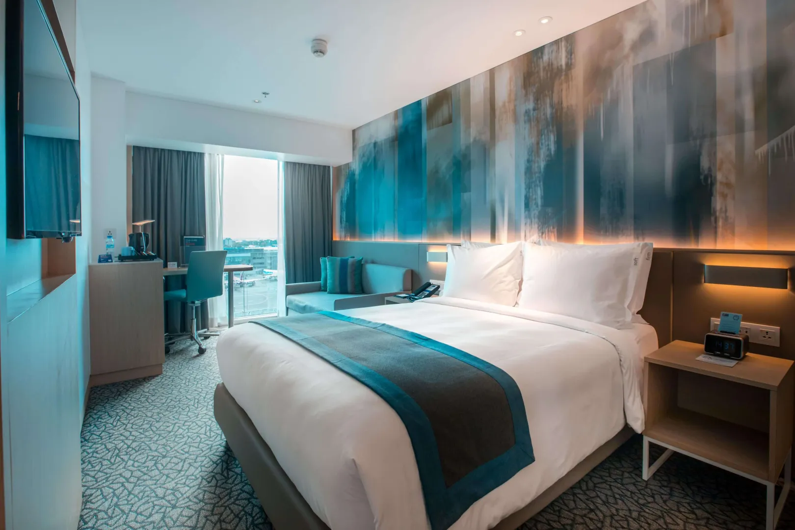 NWR Holiday Inn Guest Room